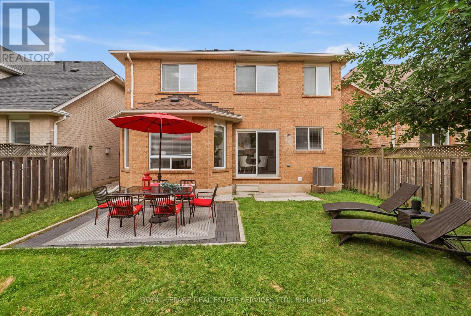 2382 FALKLAND CRESCENT - 44