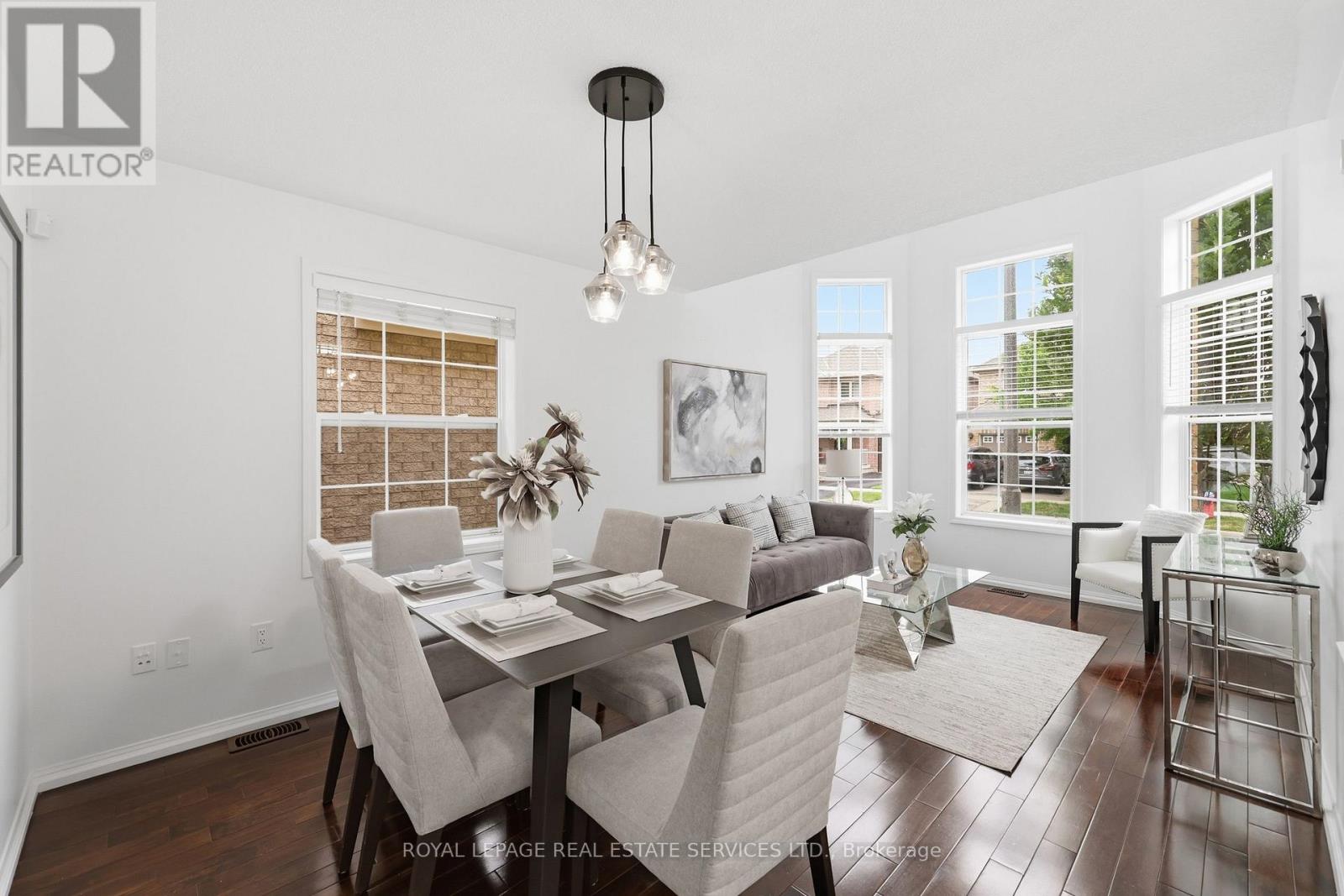 2382 FALKLAND CRESCENT - 7