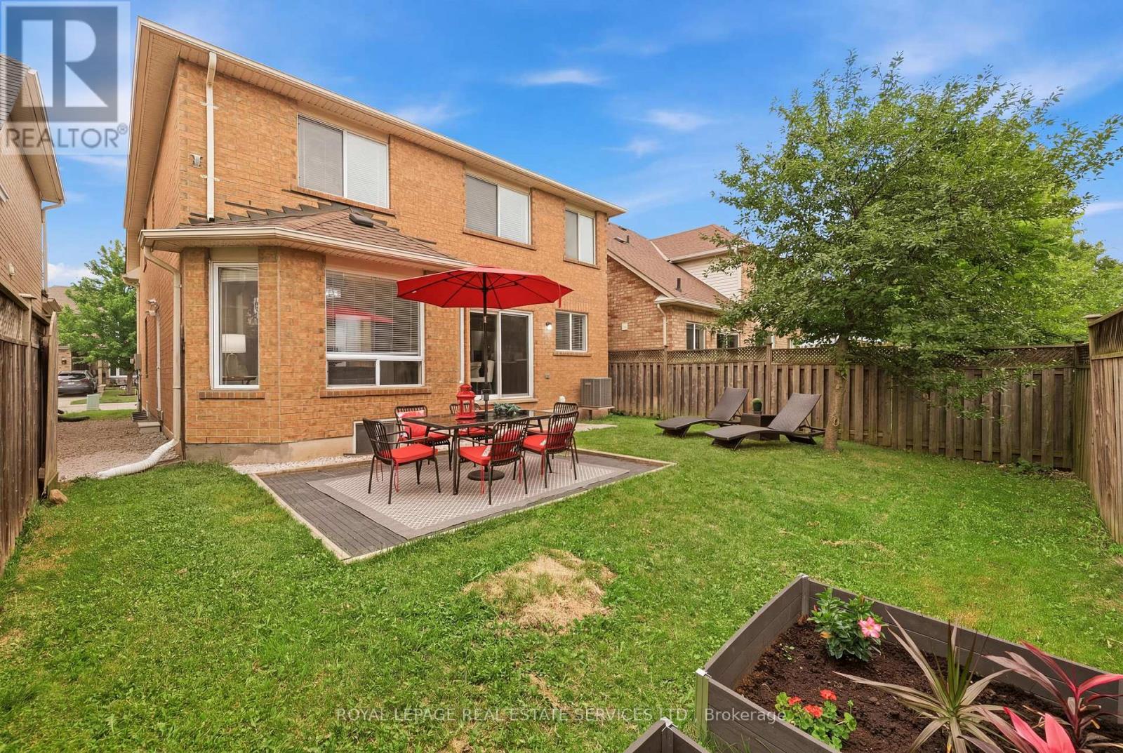 2382 FALKLAND CRESCENT - 45