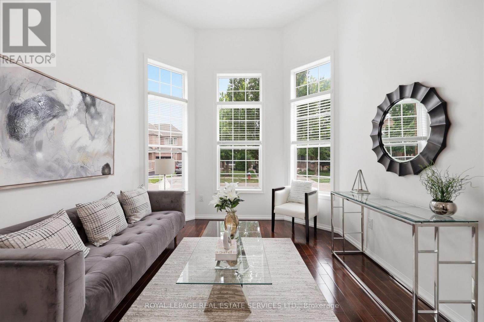 2382 FALKLAND CRESCENT - 8