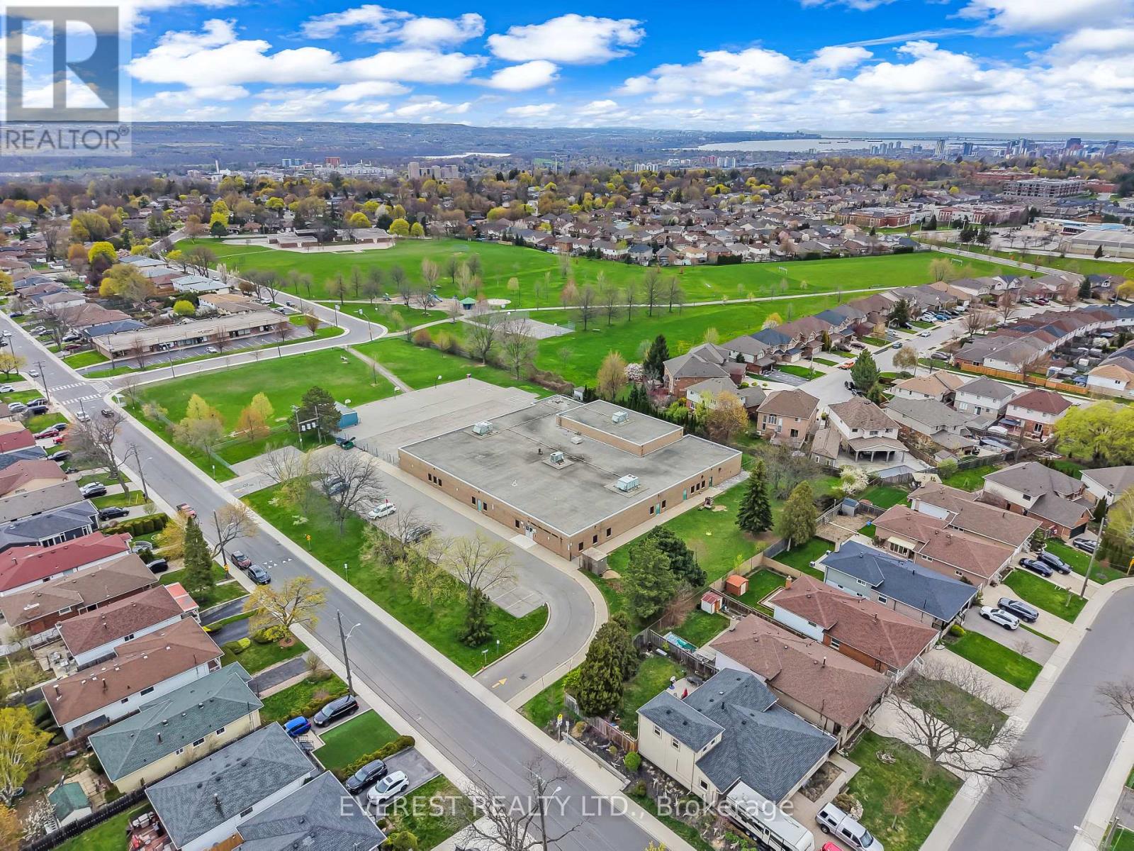 27 LAVINA CRESCENT - 1