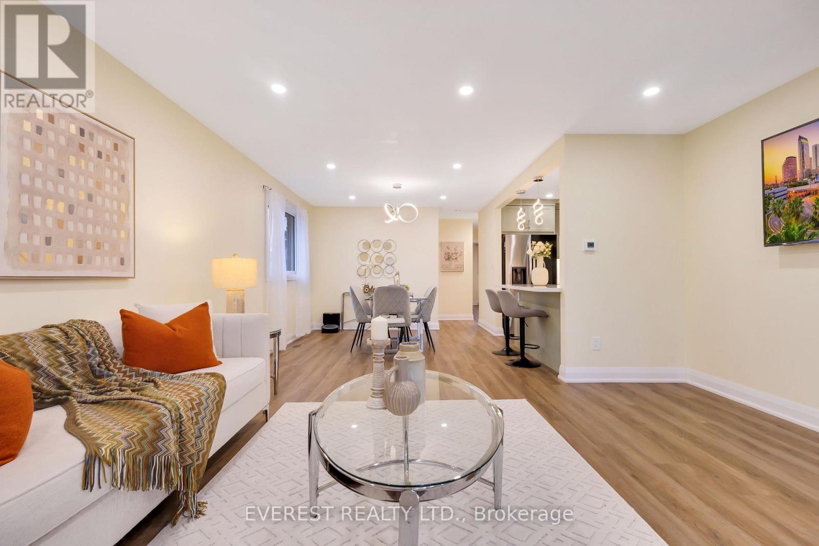 27 LAVINA CRESCENT - 14