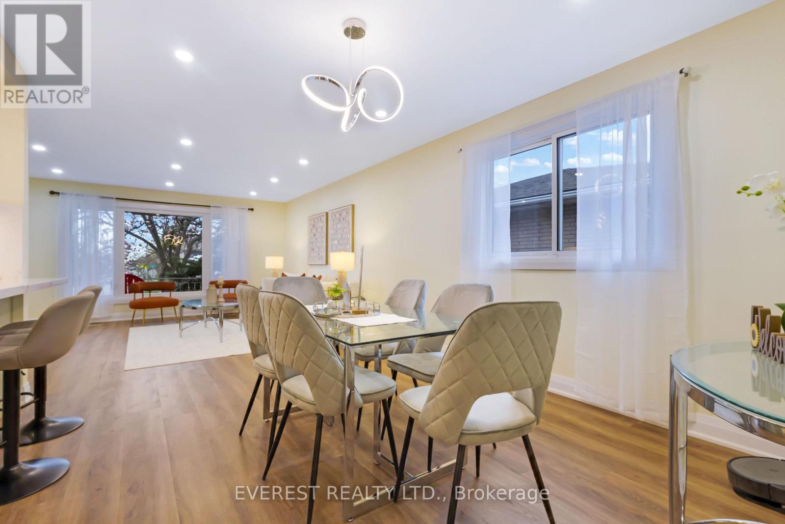 27 LAVINA CRESCENT - 16