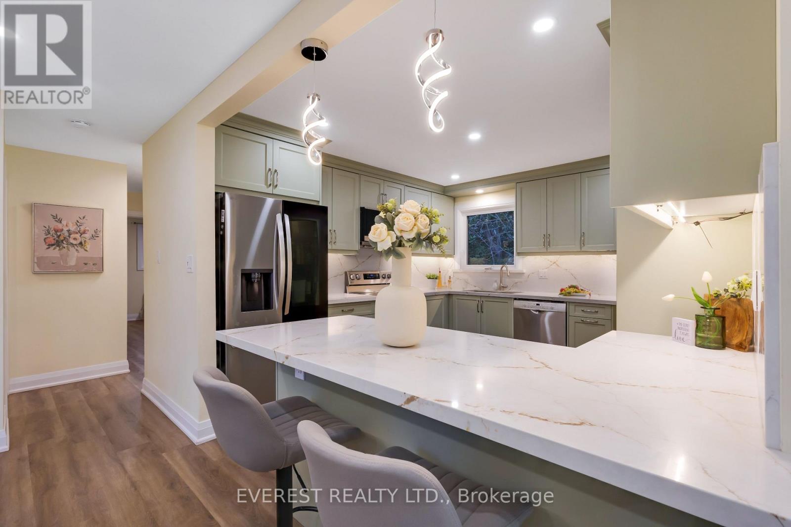 27 LAVINA CRESCENT - 18