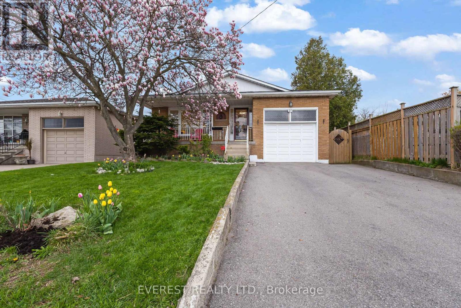 27 LAVINA CRESCENT - 2