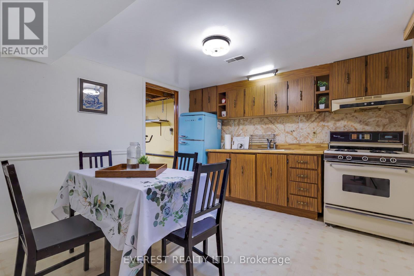 27 LAVINA CRESCENT - 31