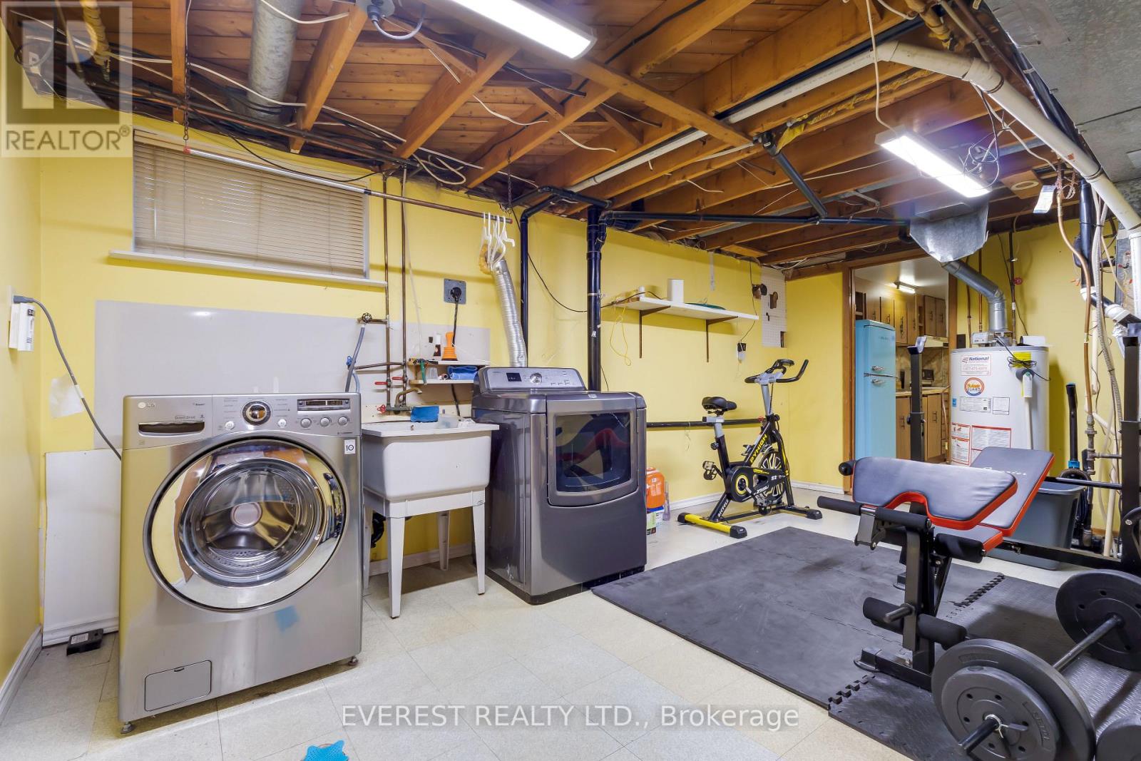 27 LAVINA CRESCENT - 32