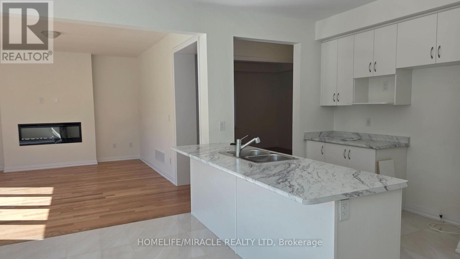 110 ADELINE CRESCENT — photo 3