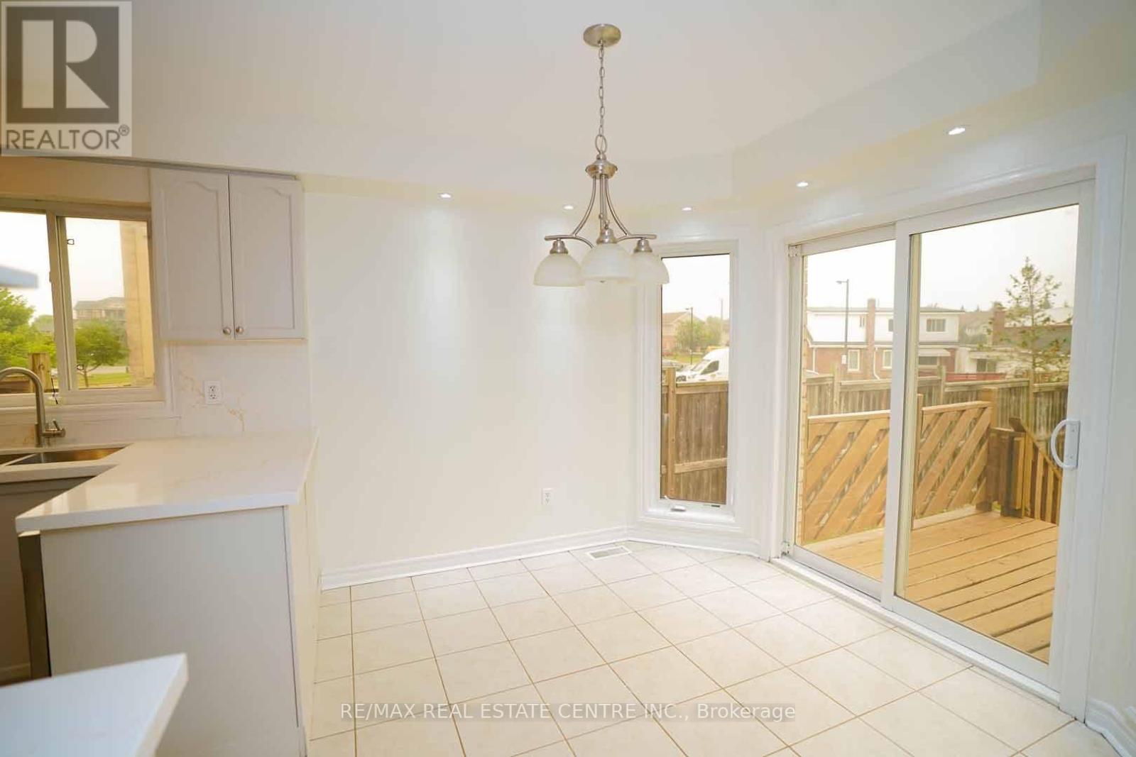 18 HERITAGE DRIVE - 11