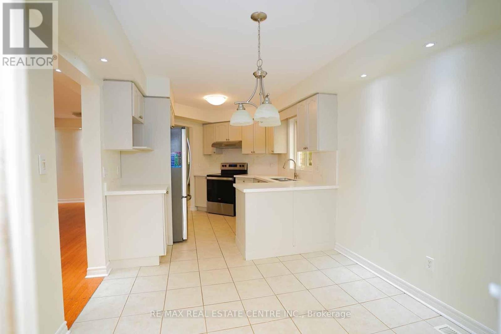 18 HERITAGE DRIVE - 12