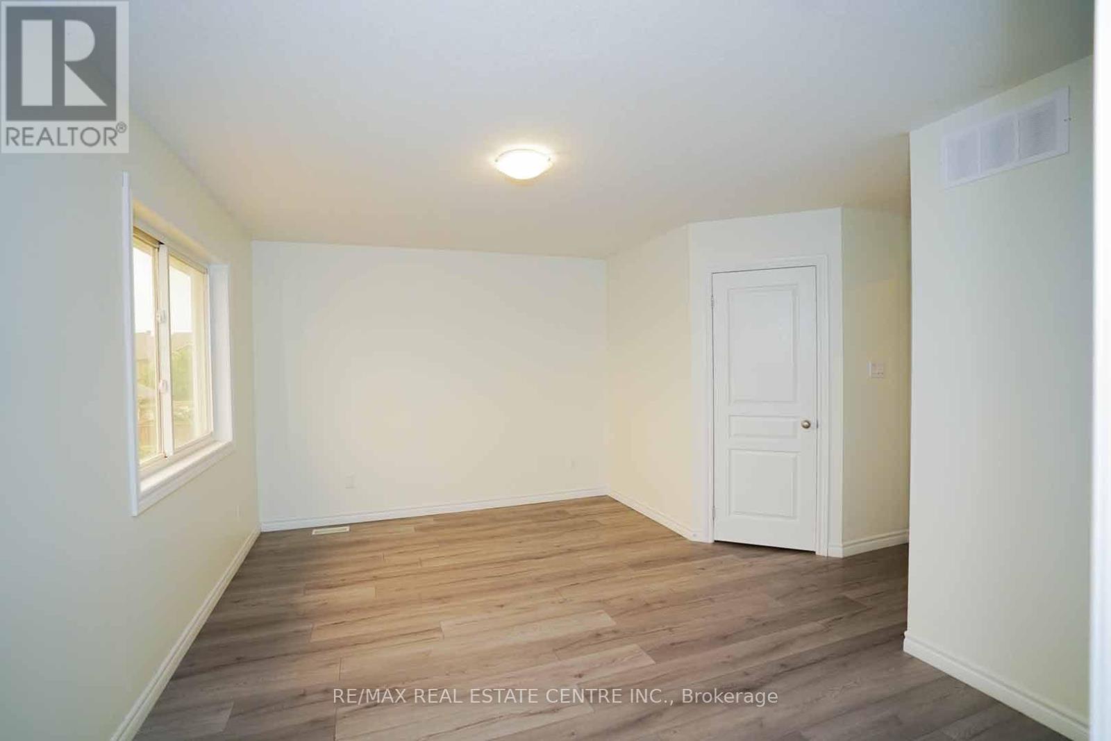 18 HERITAGE DRIVE - 32