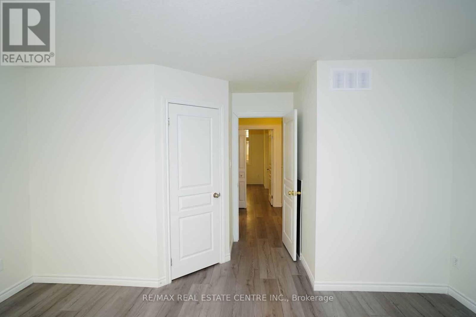 18 HERITAGE DRIVE - 33