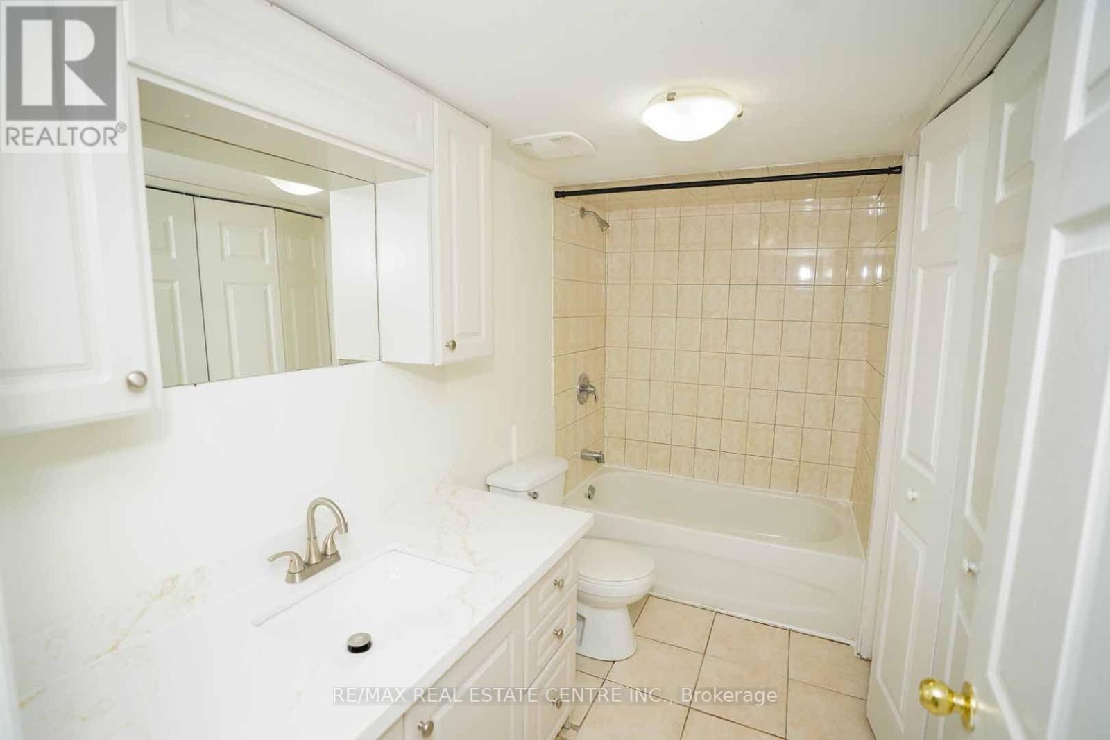 18 HERITAGE DRIVE - 42