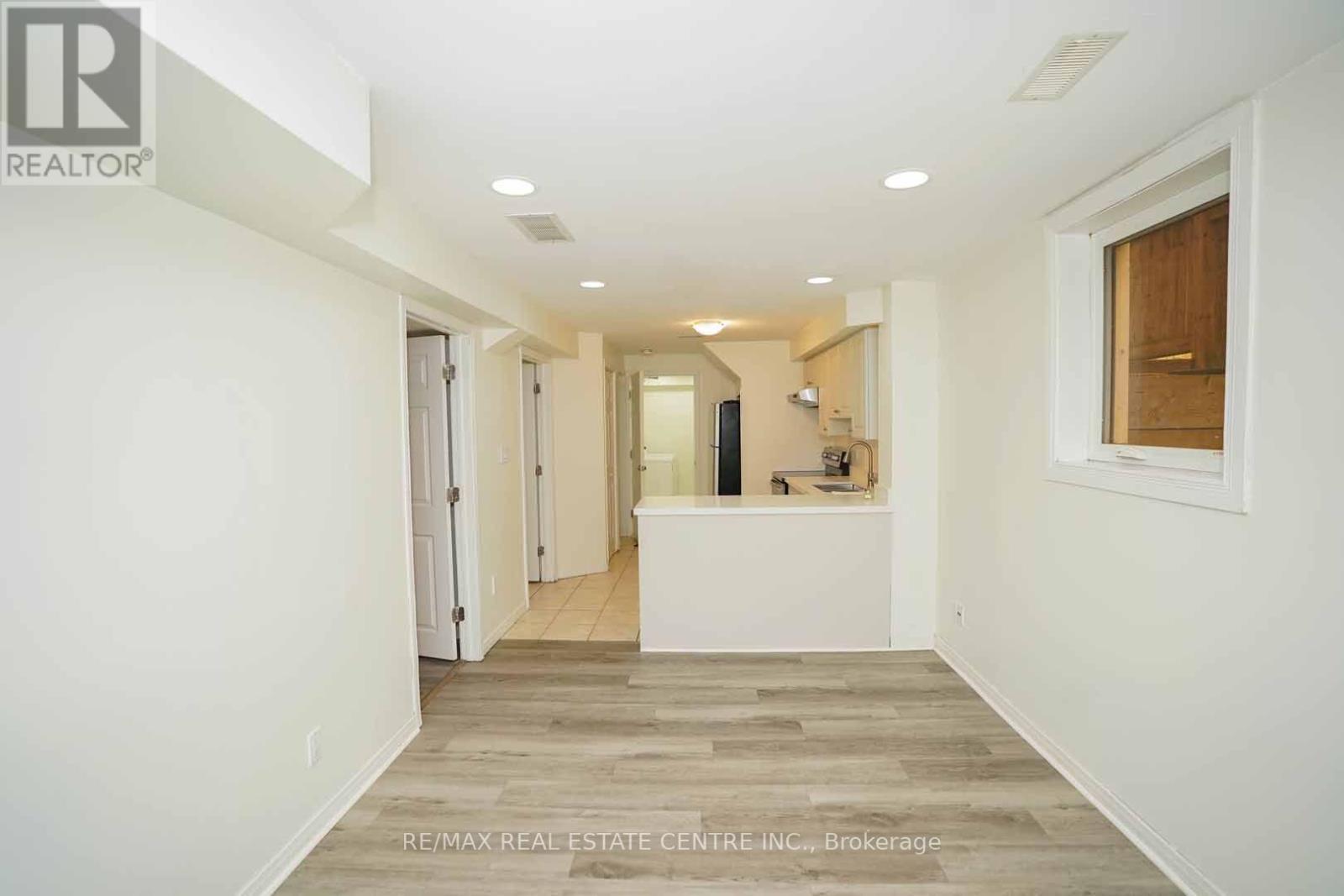 18 HERITAGE DRIVE - 44