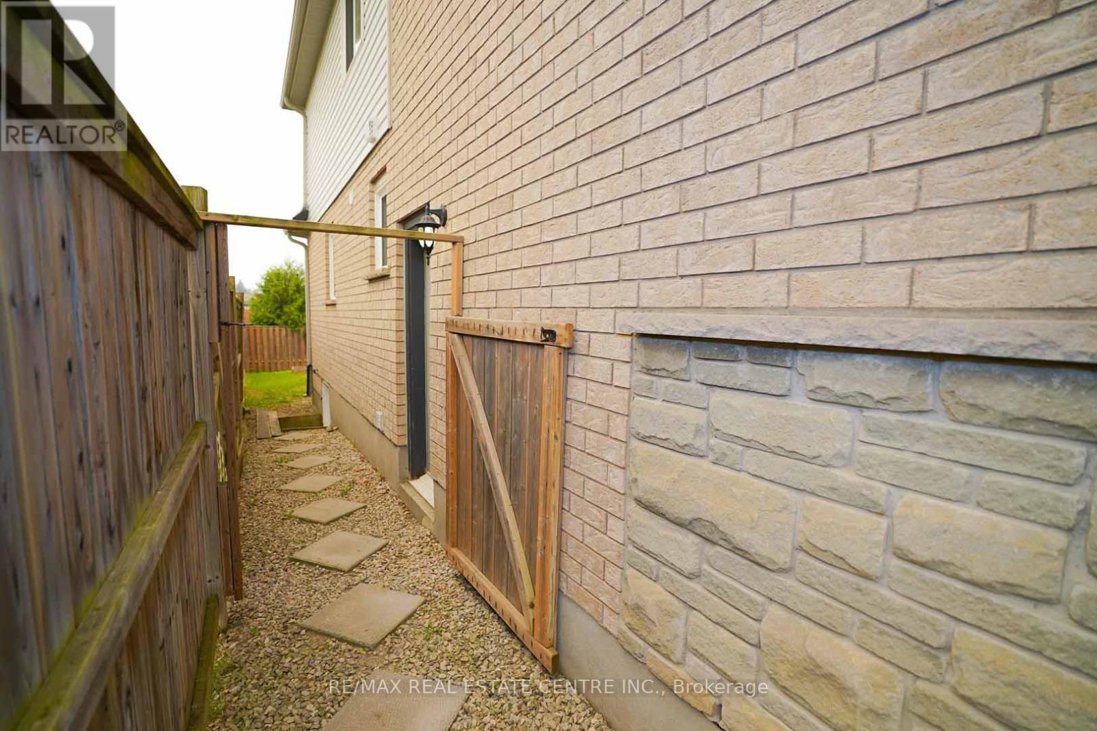 18 HERITAGE DRIVE - 50