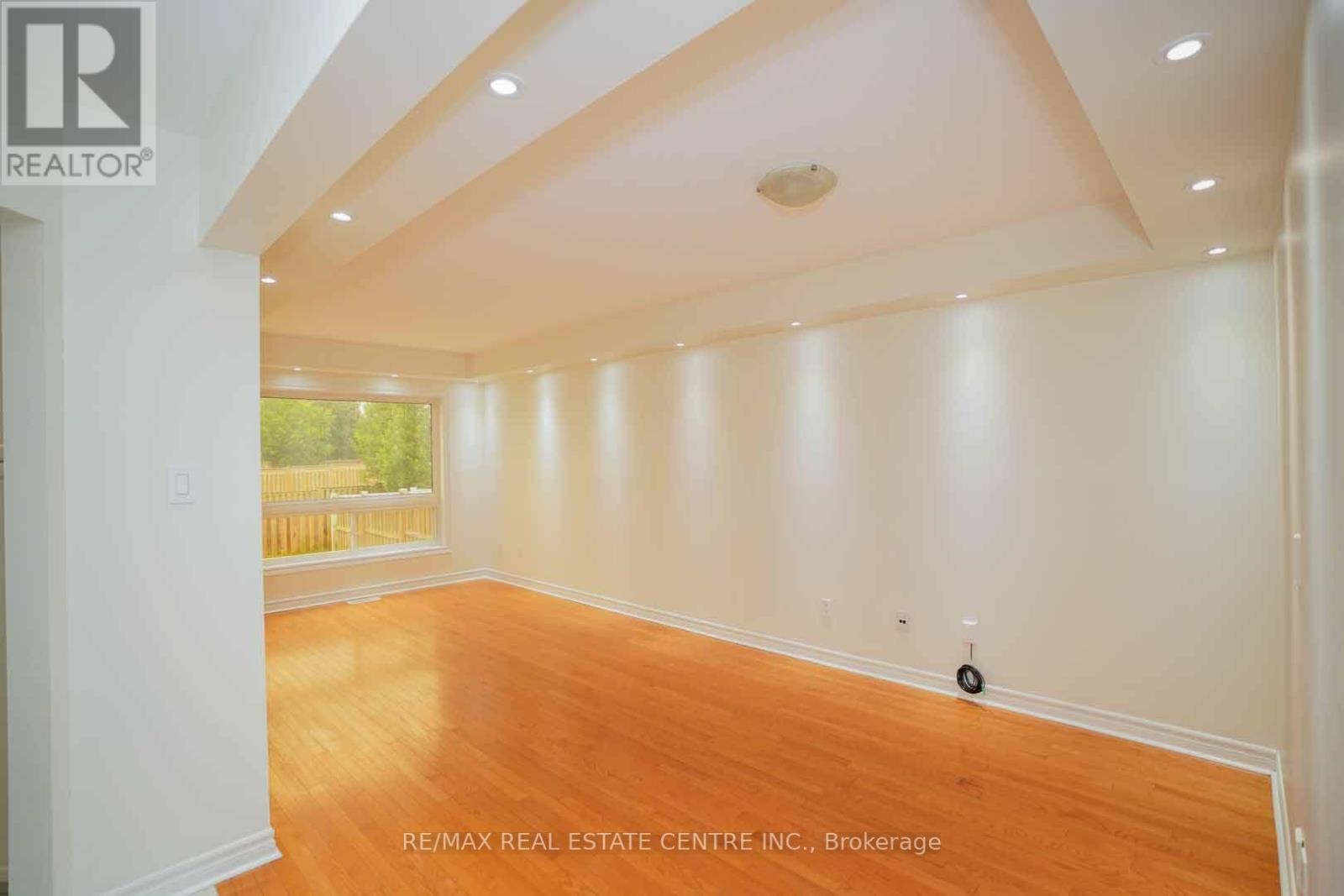 18 HERITAGE DRIVE - 6
