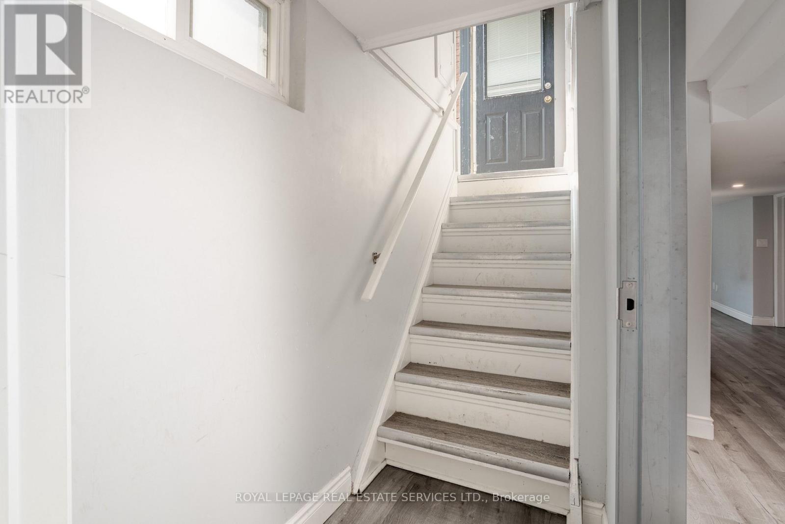 70 ROCHELLE DRIVE - 12
