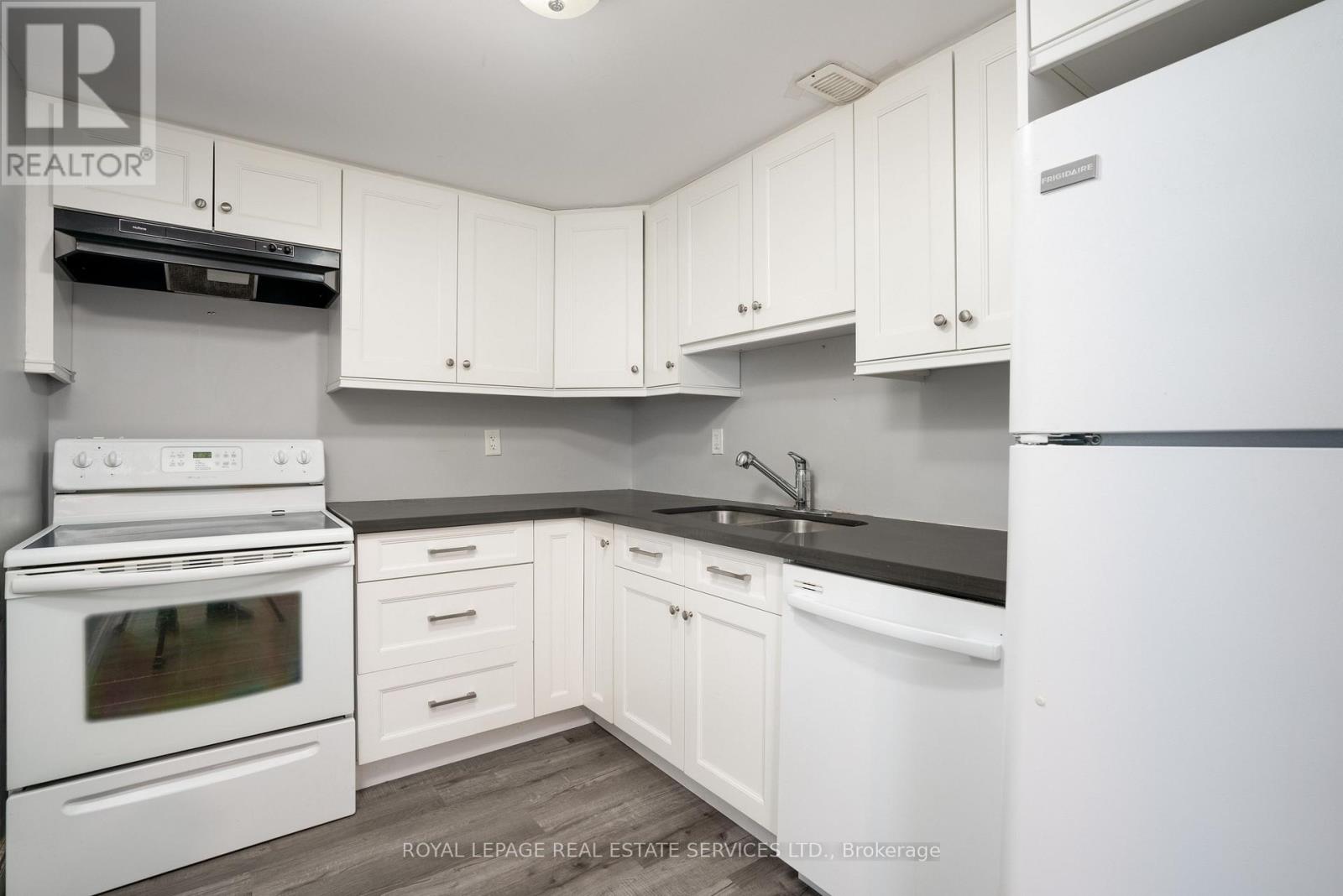 70 ROCHELLE DRIVE - 18