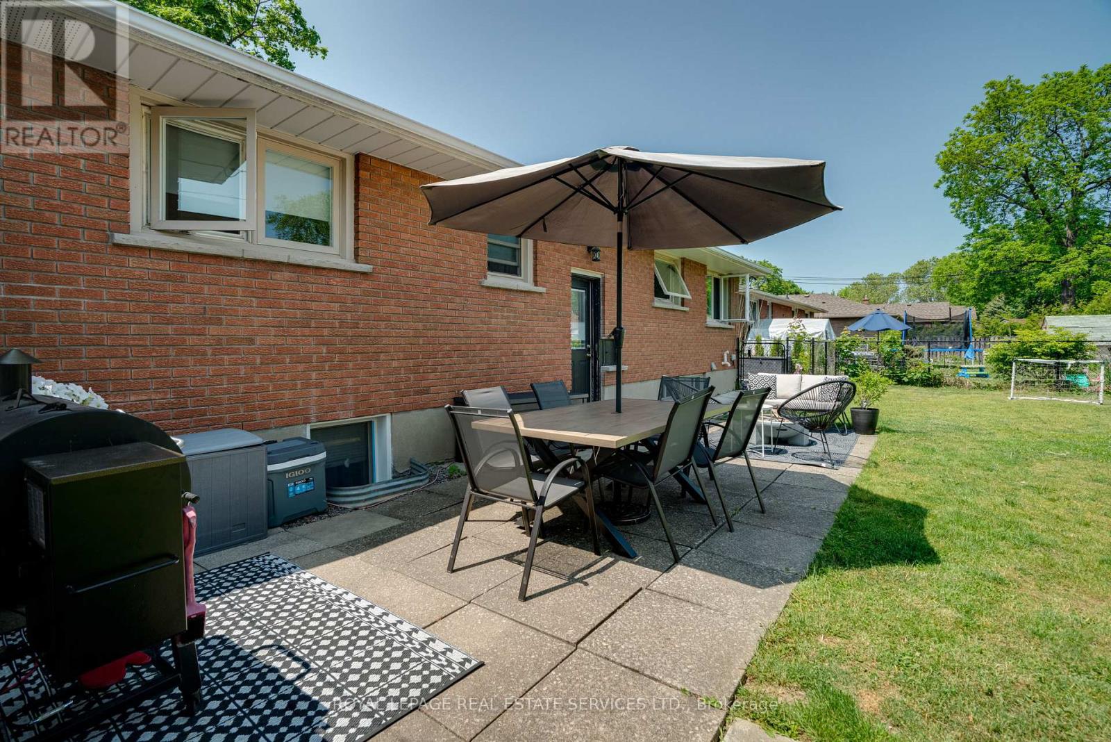 70 ROCHELLE DRIVE - 23
