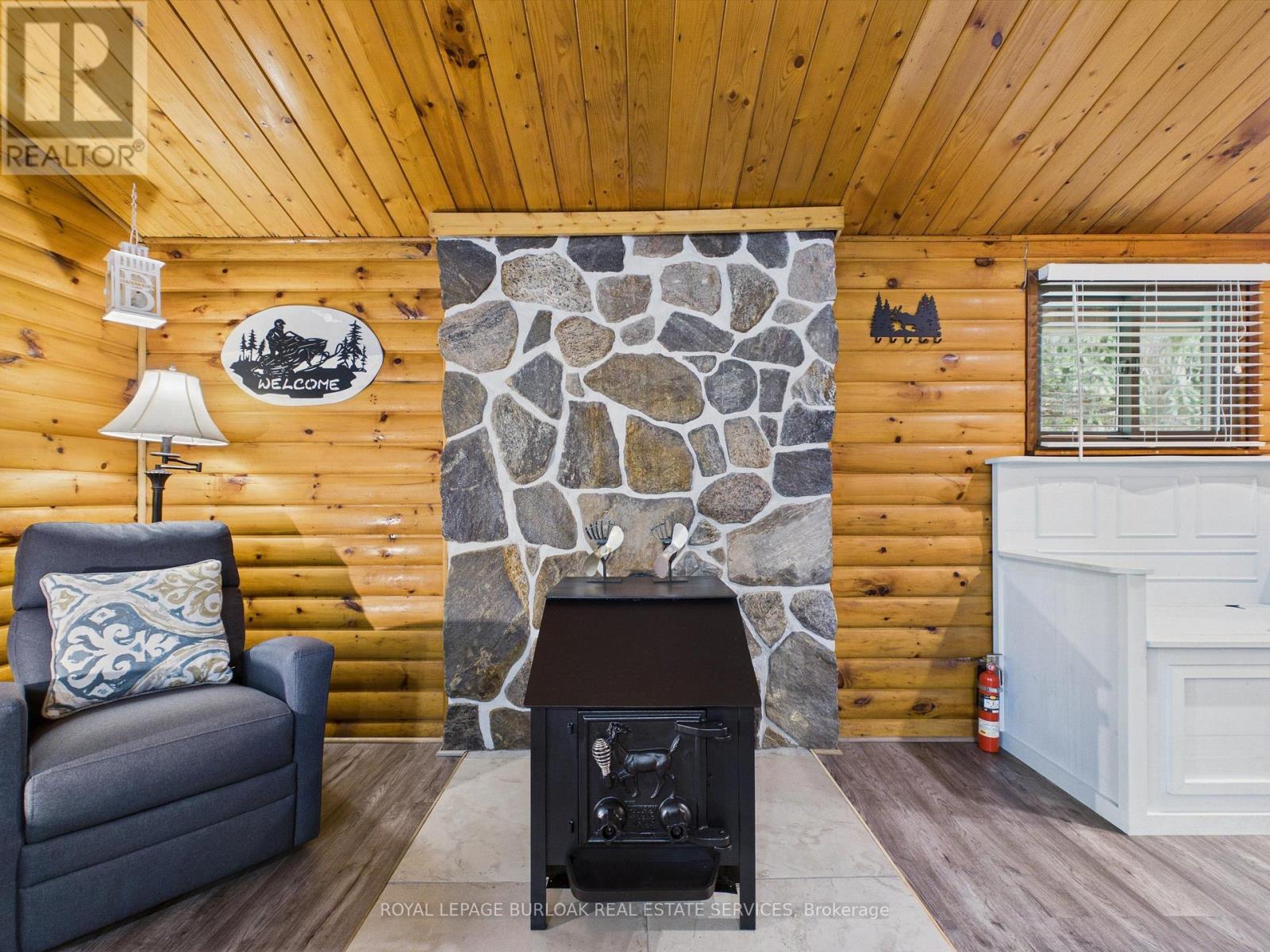 224 FAWN ROAD N - 10