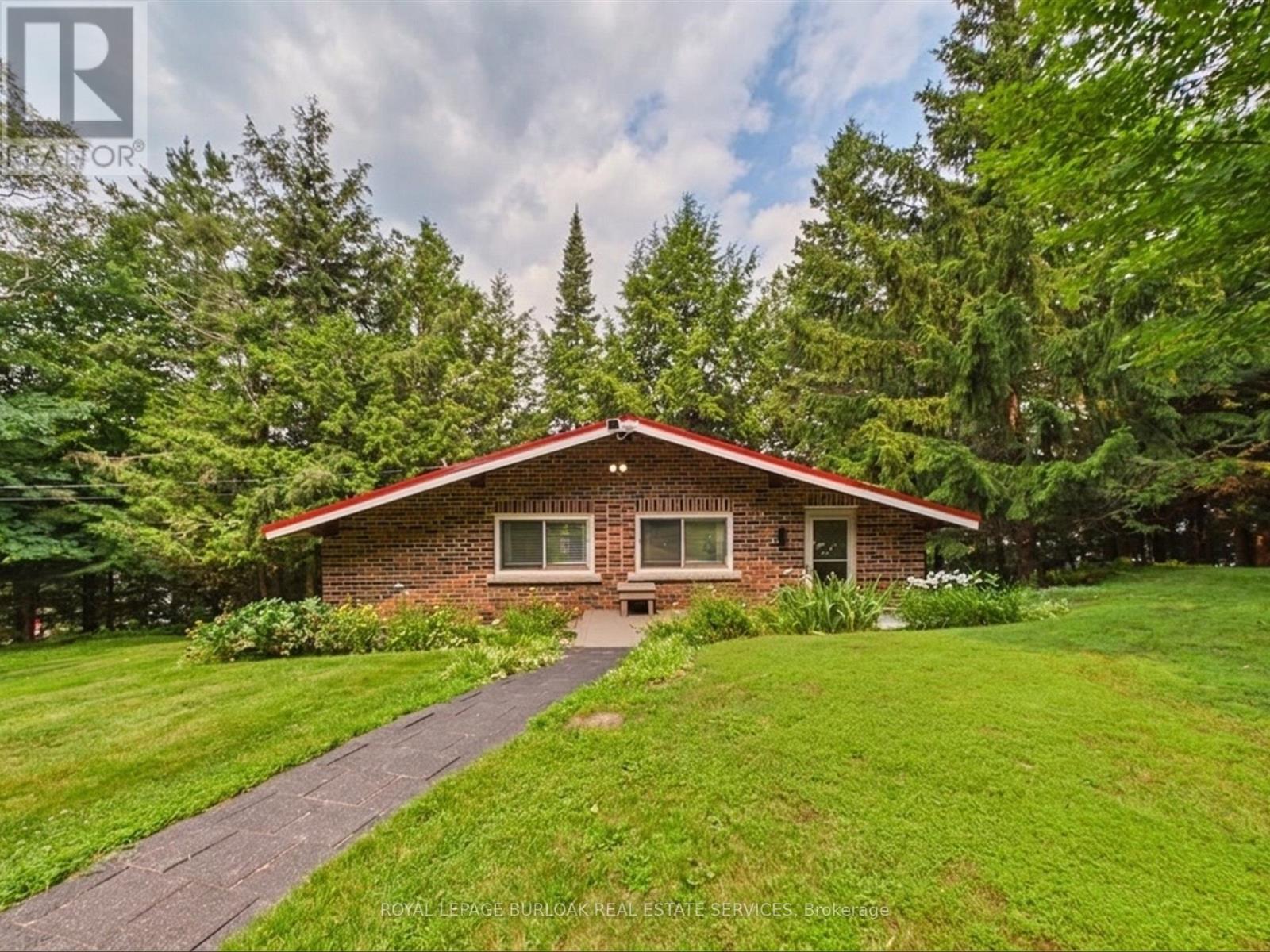 224 FAWN ROAD N - 2