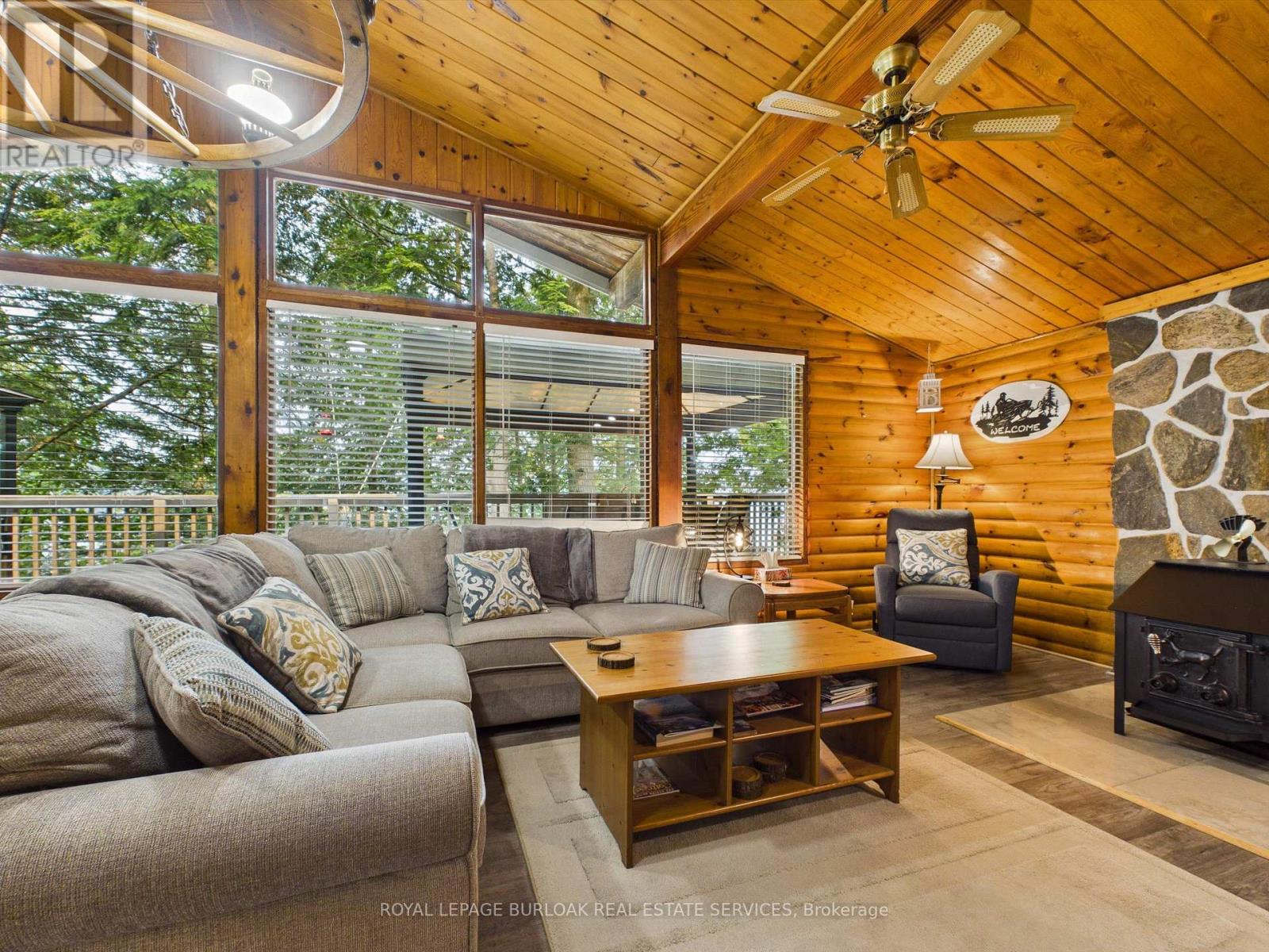 224 FAWN ROAD N - 9