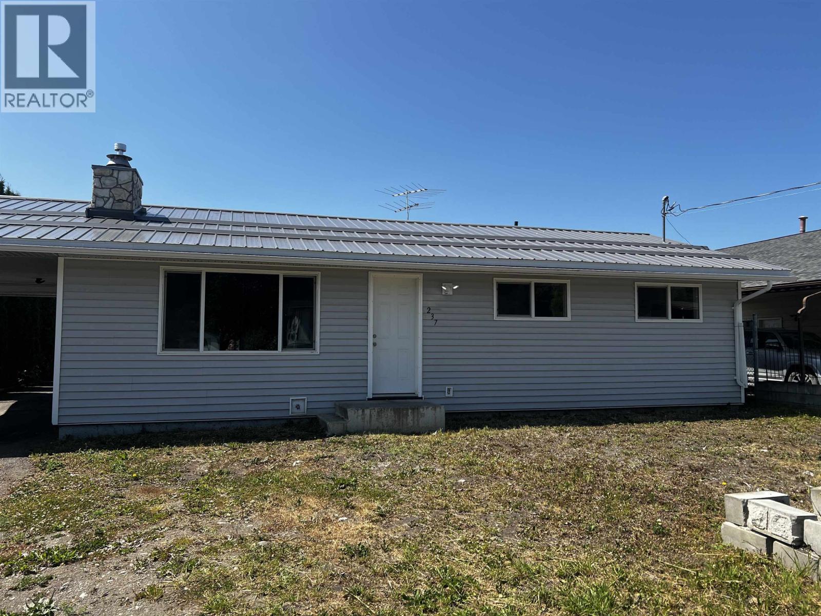 237 E 3RD AVENUE, Fort St. James — photo 2