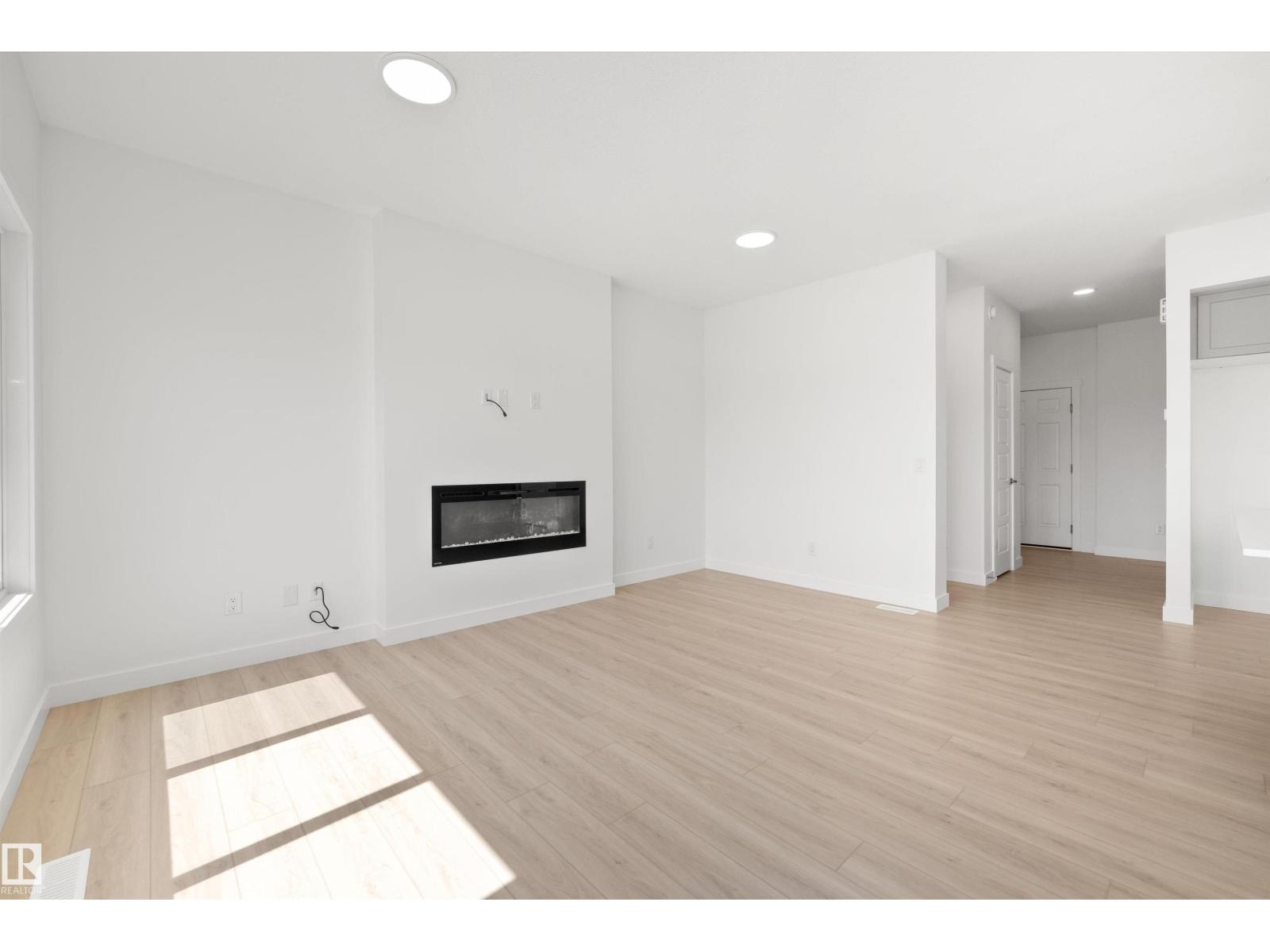 18923 28 AV NW - 10