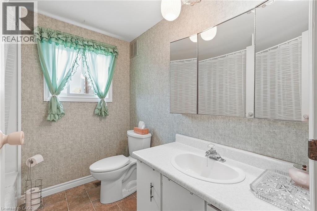 33 FAIRVIEW Crescent - 21