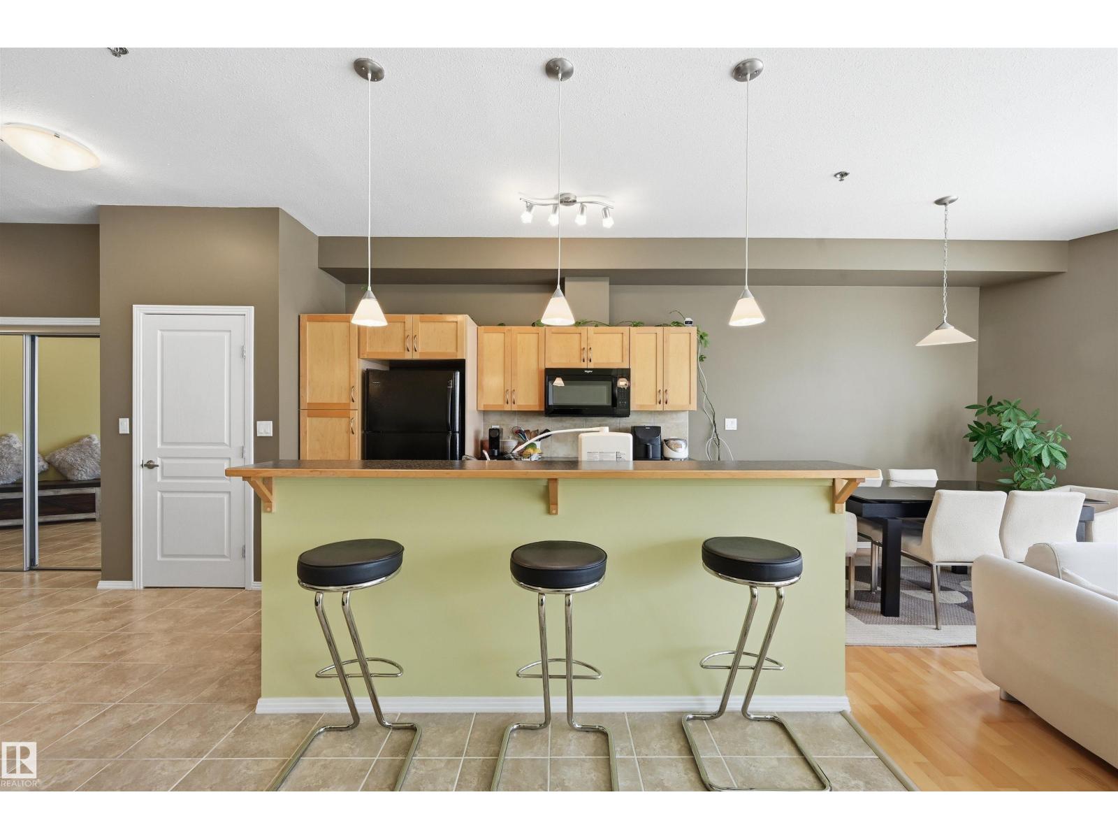 #248 4827 104A ST NW - 10