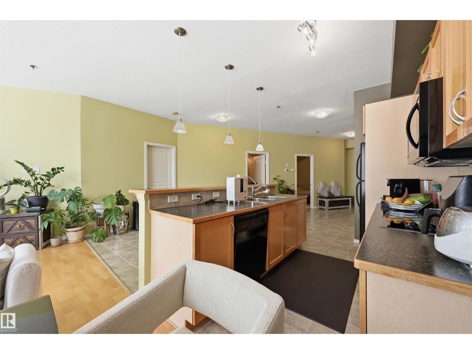 #248 4827 104A ST NW - 14