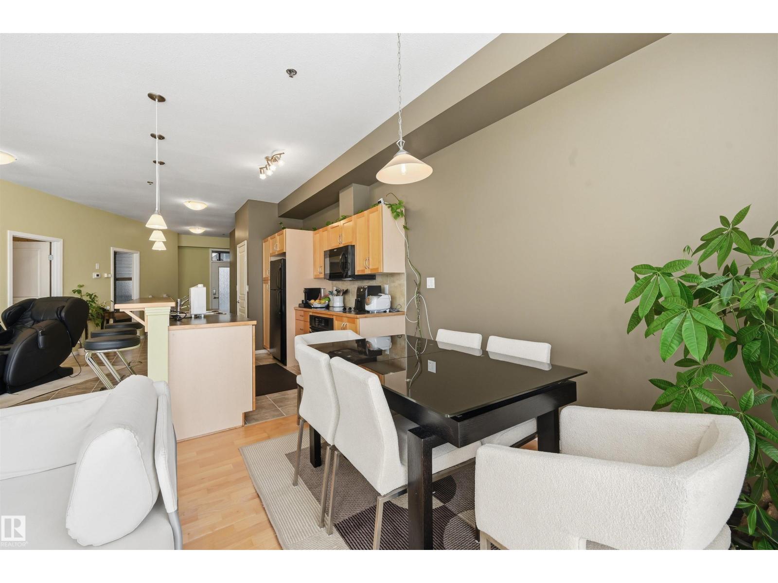 #248 4827 104A ST NW - 16