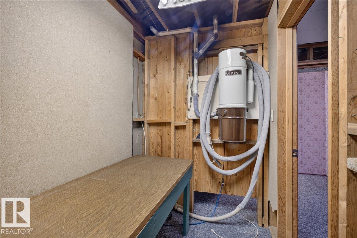 8515 56 ST NW - 43