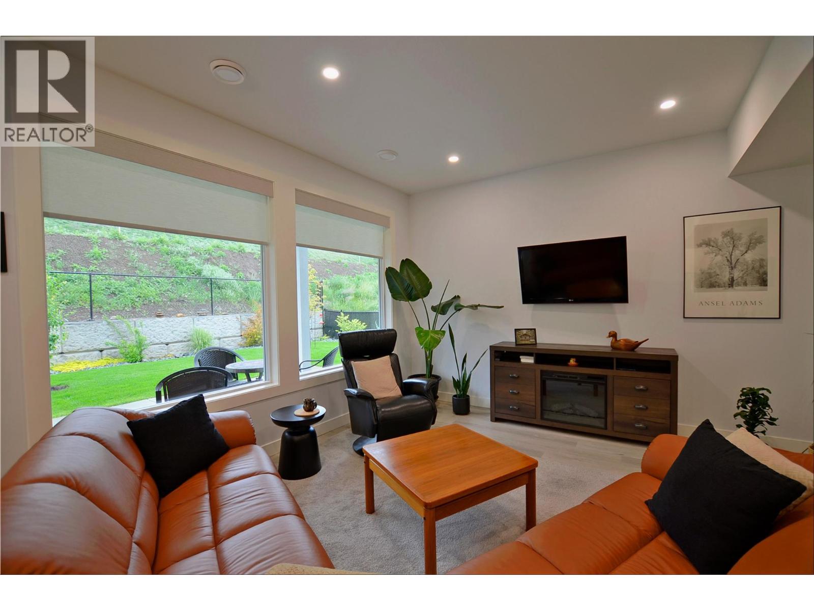 2744 Cedar Ridge Street - 11
