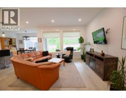Living room - 2744 Cedar Ridge Street, Lumby, BC V0E2G5 Photo 10