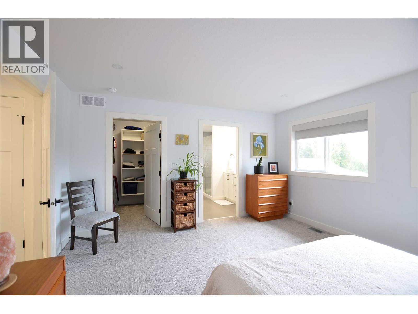 2744 Cedar Ridge Street - 32
