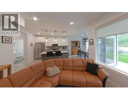 Foyer - 2744 Cedar Ridge Street, Lumby, BC V0E2G5 Photo 13