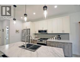 Living room - 2744 Cedar Ridge Street, Lumby, BC V0E2G5 Photo 17