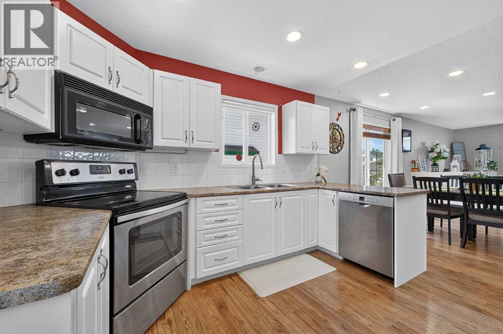 13 Canoe Close SW - 11