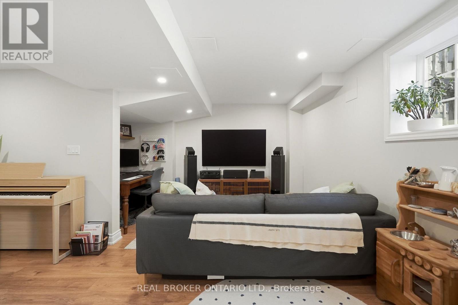 80 BOUSFIELD RISE - Image 39