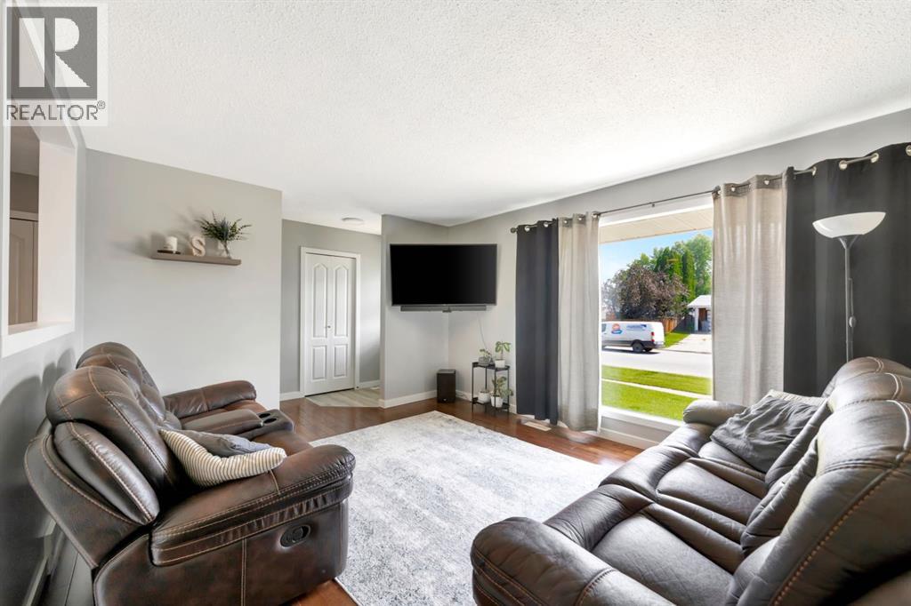 3012 52 Avenue - 4