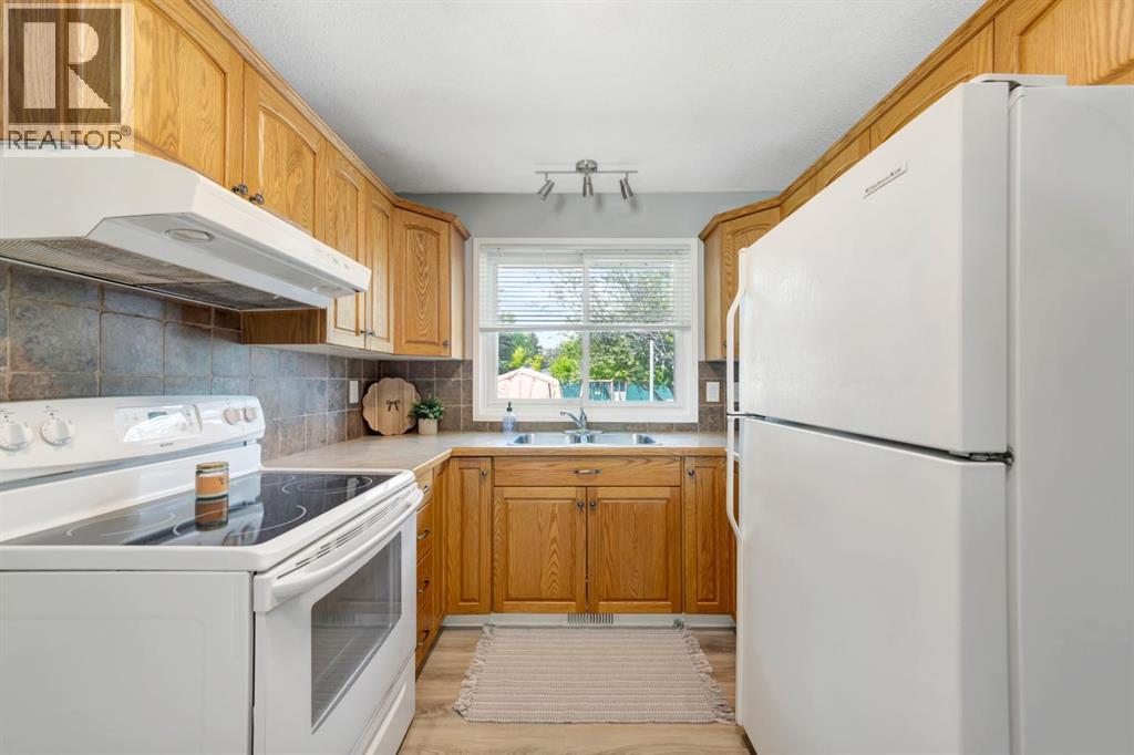 3012 52 Avenue - 10
