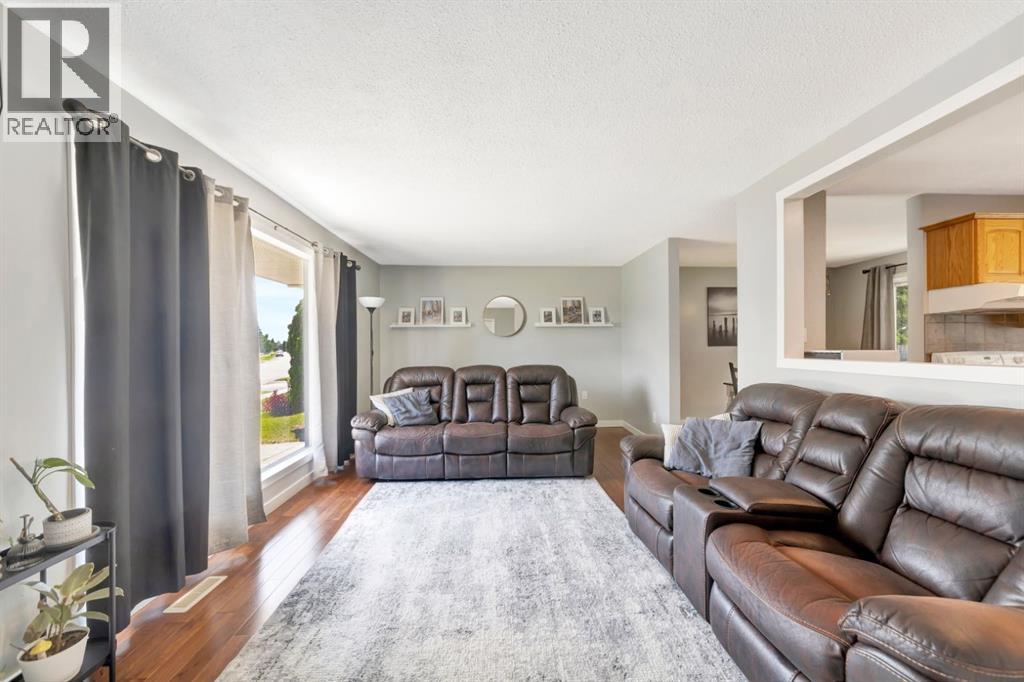 3012 52 Avenue - 5