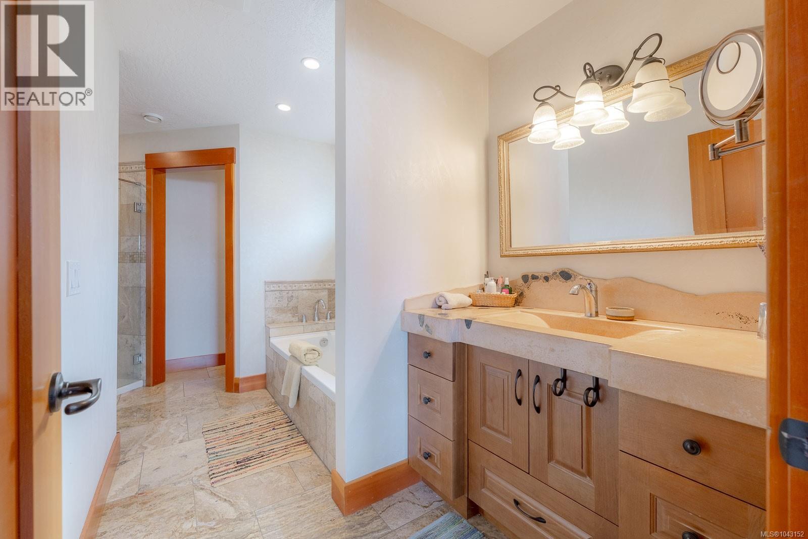 1781 Cowichan Bay Rd - 35
