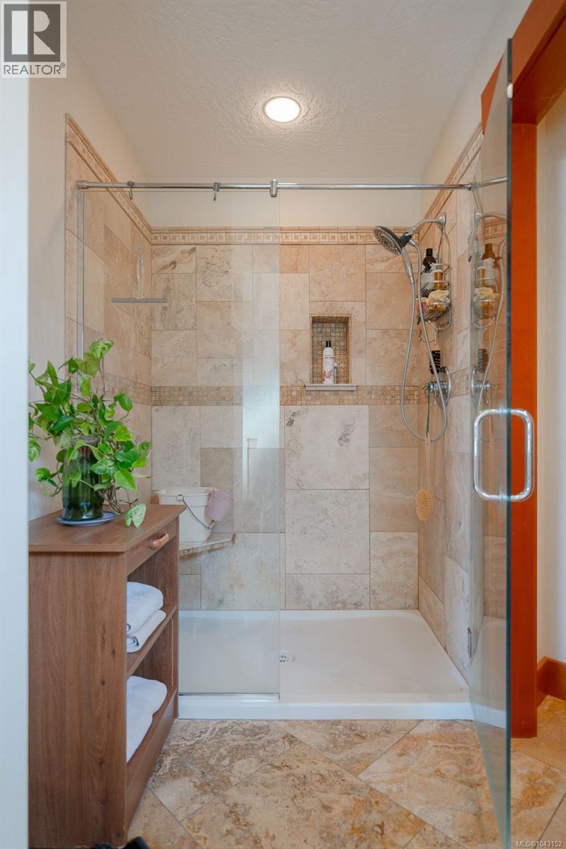 1781 Cowichan Bay Rd - 37