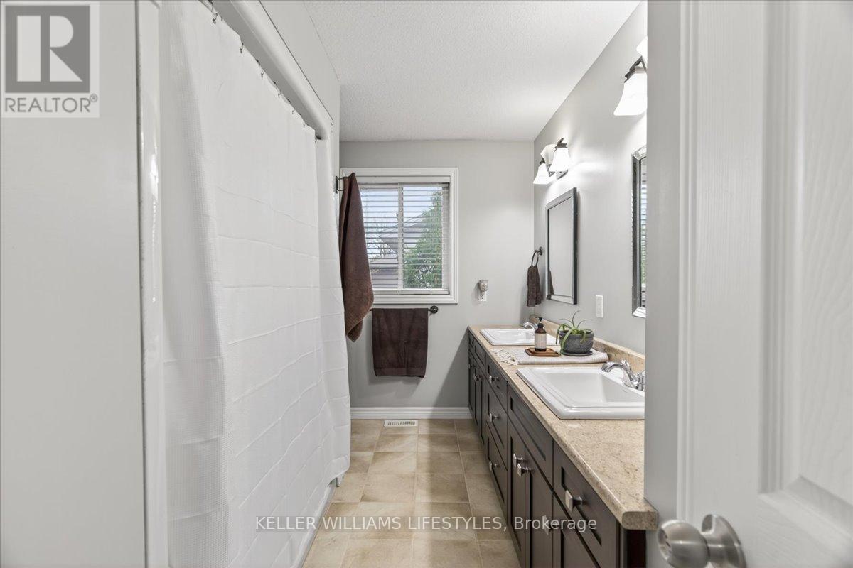 29 WELLINGTON STREET - 20