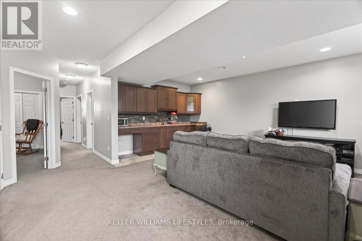 29 WELLINGTON STREET - 26