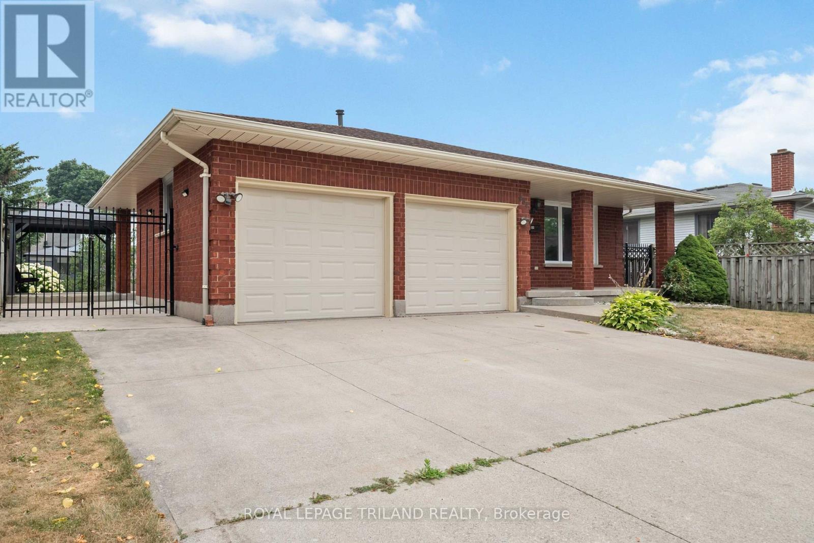 954 CHIPPEWA DRIVE - 2
