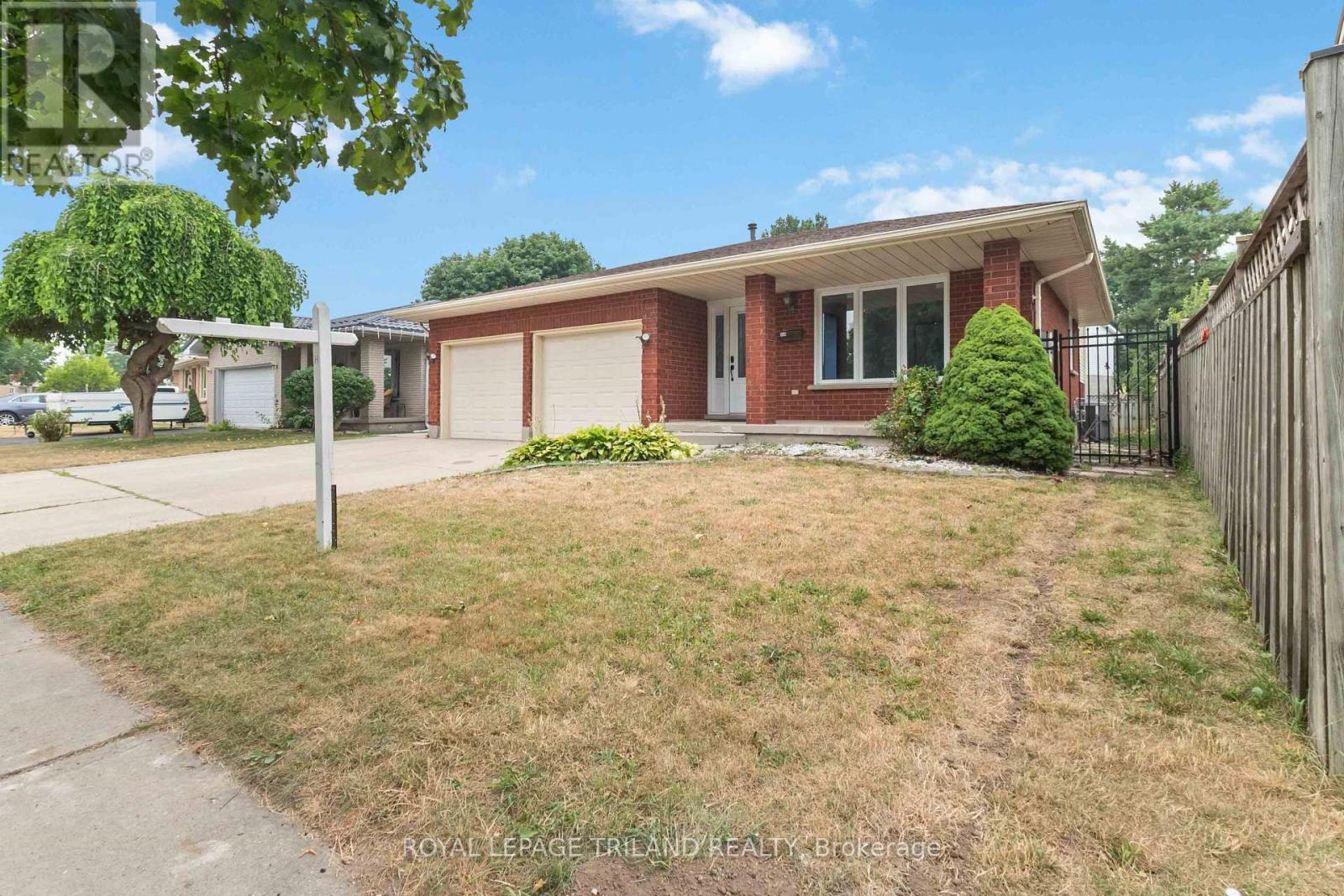 954 CHIPPEWA DRIVE - 3