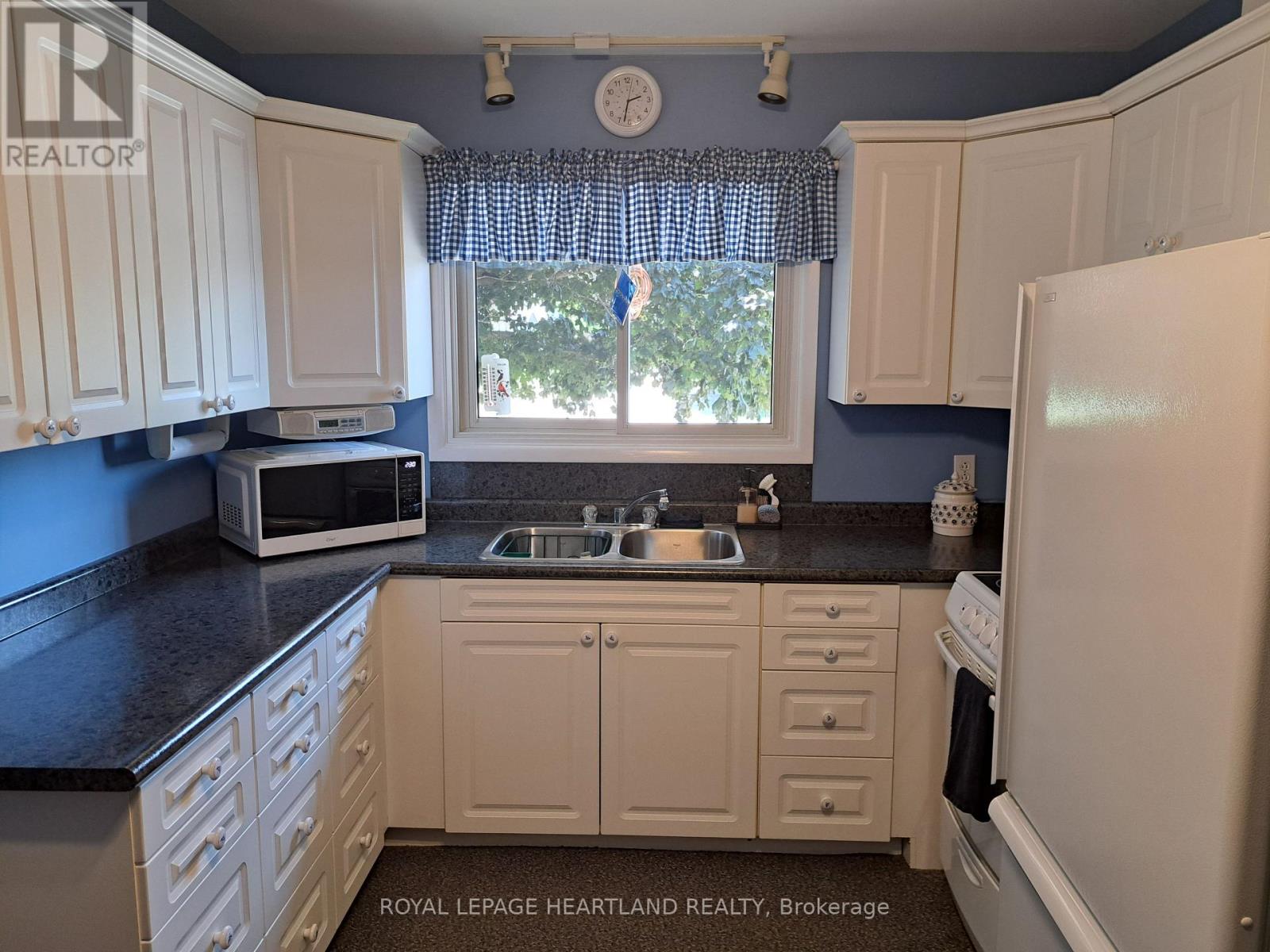 154 THOMAS STREET - 5